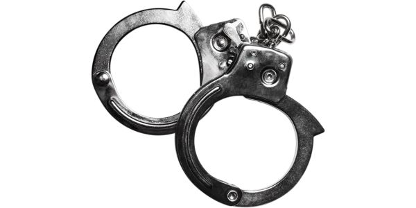 Polisiebeampte in hegtenis geneem vir beweerde diefstal