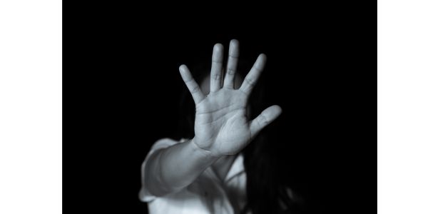 Tieners in hegtenis vir beweerde verkragting van minderjarige op skoolperseel