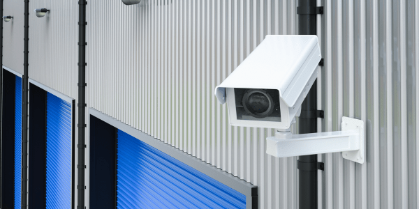 Die SAID mag volgens wet nou CCTV-kameras in tabak-pakhuise installeer. Foto ter illustrasie: Canva