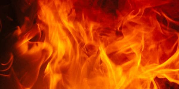 Soldaat wat hom aan brand steek buite ambassade oorlede