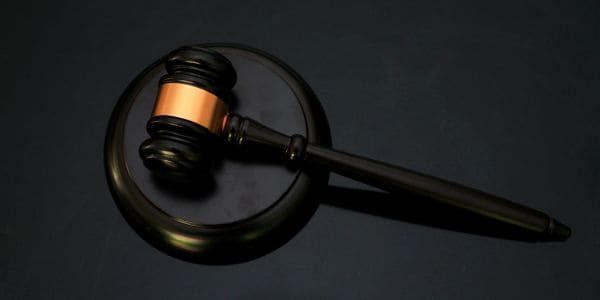 Rust-wapenhanteerder skuldig op manslag aanklagte

fotokrediet: Canva