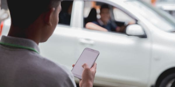 Uber loods rekeninge vir tieners in Suid-Afrika