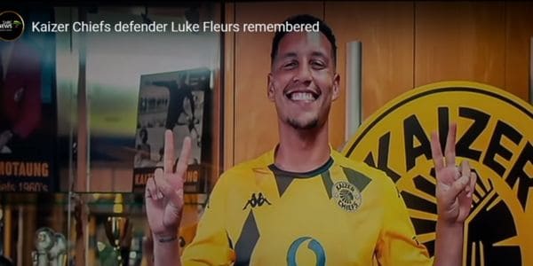 Kaizer Chiefs tree trui 26 af in eer van Luke Fleurs