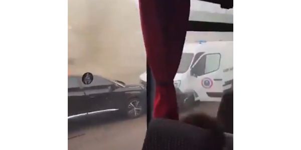 Twee gevangenisbeamptes dood in aanval op voertuig met gevangenes