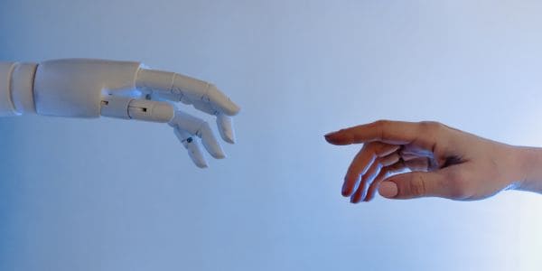 Man gebruik oorlede pa se stem vir KI-bot