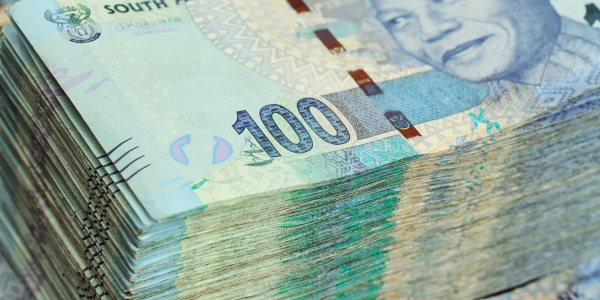 Winkelassistent wen R16 m. in nasionale lotery. Foto ter illustrasie: Canva