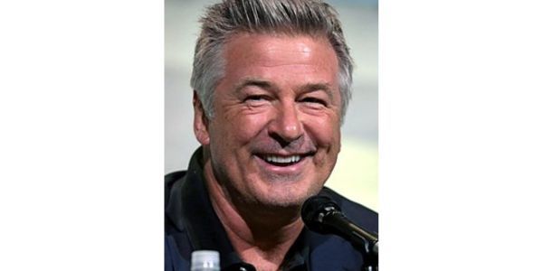 Halyna Hutchins se gesin eis verskoning van Alec Baldwin na saak teruggetrek is