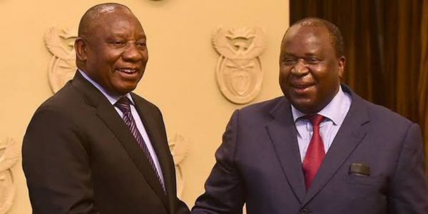 Woede na Thabo Mbeki as spreker by Tito Mboweni se begrafnis verwyder is