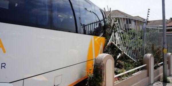 Toerbus ry in kompleks vas