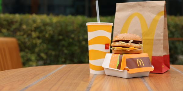Tiener veg teen nierversaking na sy by McDonald’s eet