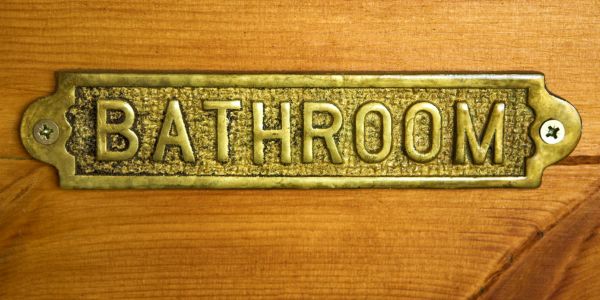 Kind deur ‘boelie’ in skoolbadkamer gehang in VSA, skool sê dit was ‘gekskeerdery’