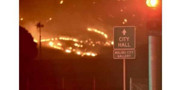 Brand in Malibu laat selfs bekendes vlug