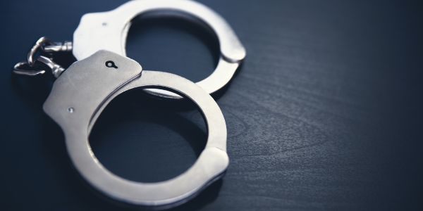 Huisbraak verdagte in hegtenis, gesteelde eiendom gevind