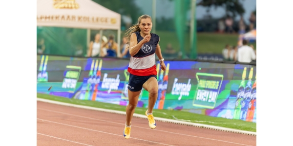 Megan Nieman Blink toekoms wink vir steratleet