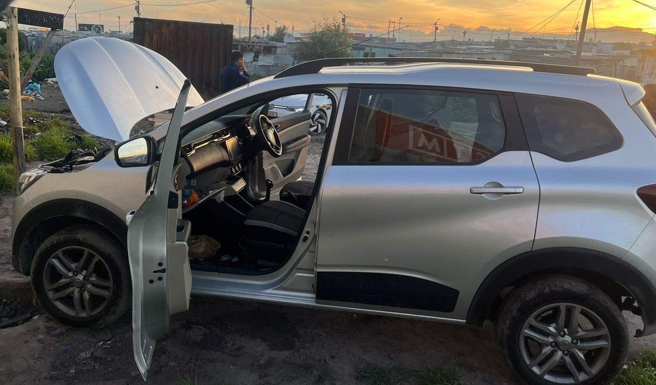 Silver Renault Triber recovered after a Cape Town hijacking arrest by Metro Police officers