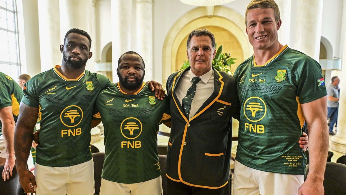 Siya Kolisi, Ox Nche, Rassie Erasmus en Pieter-Steph du Toit voor die Springbokke teen All Blacks-toets in Kaapstad