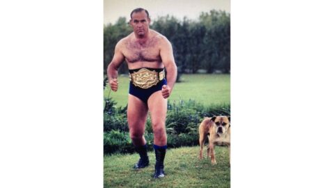 Stoeilegende Jan Wilkens met sy kampioenskapsgordel