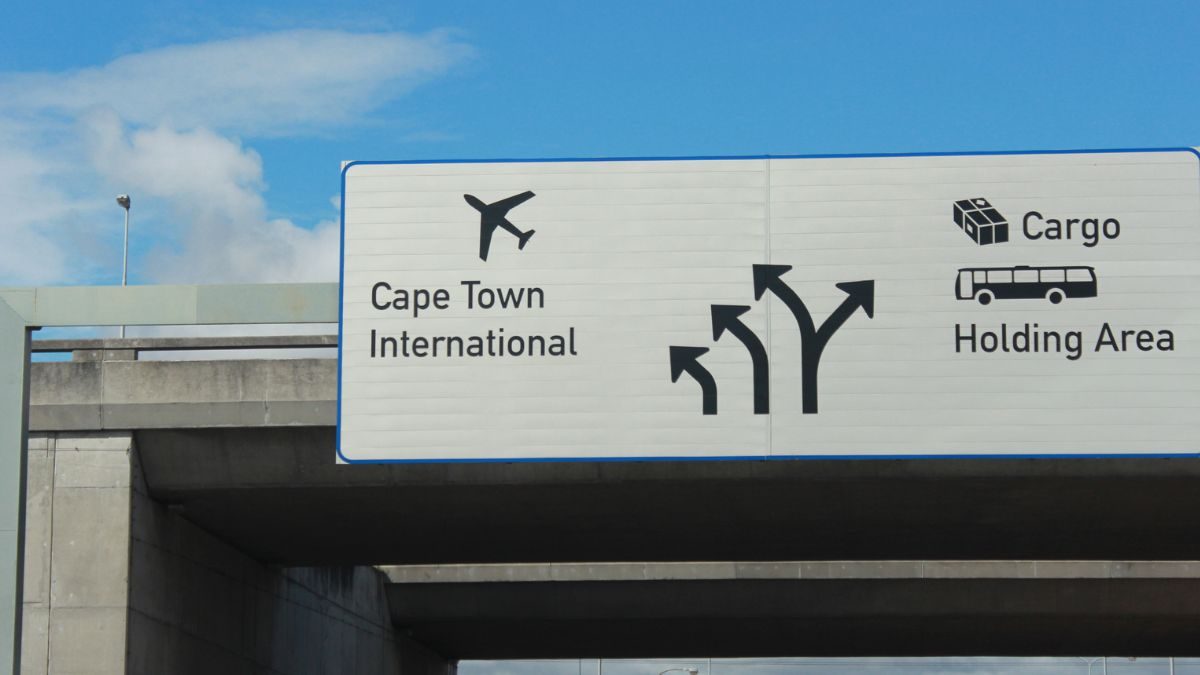 Padtekens by die ingang na Kaapstad Internasionale Lughawe
