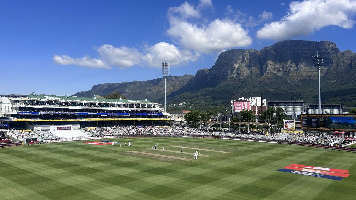 Nuweland-krieketveld in Kaapstad met Tafelberg agter die pawiljoene tydens die derde toets tussen die Proteas en Australië