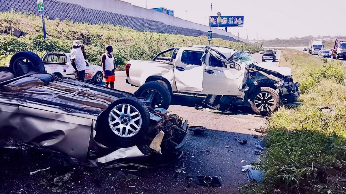 een dood twee beseer botsing m25 kwamashu