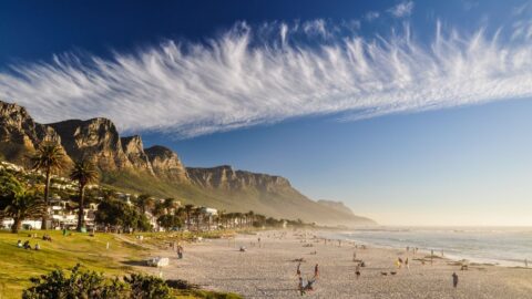 Kampsbaai-strand met die Twaalf Apostels in die agtergrond
