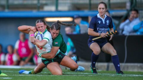 Jakkie Cilliers van die Springbok-vroue lak Anna McGann van Ierland op Athlone-stadion in Kaapstad