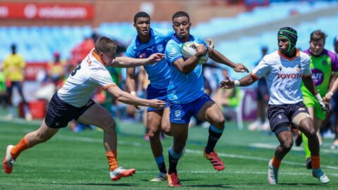 Vodacom Bulls U20-speler met die bal tydens die SA Rugby o.20-beker.